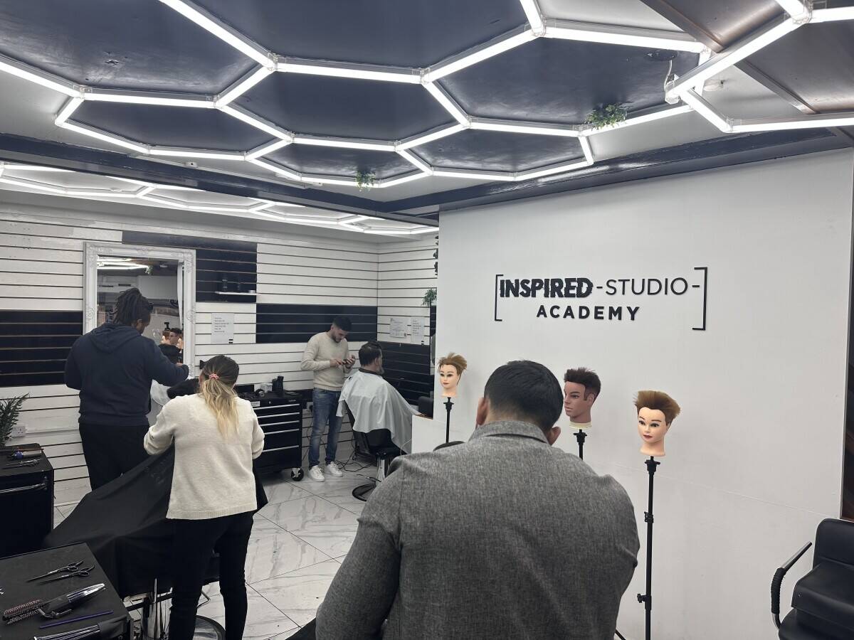 Beginner Barber Academy Photo 13