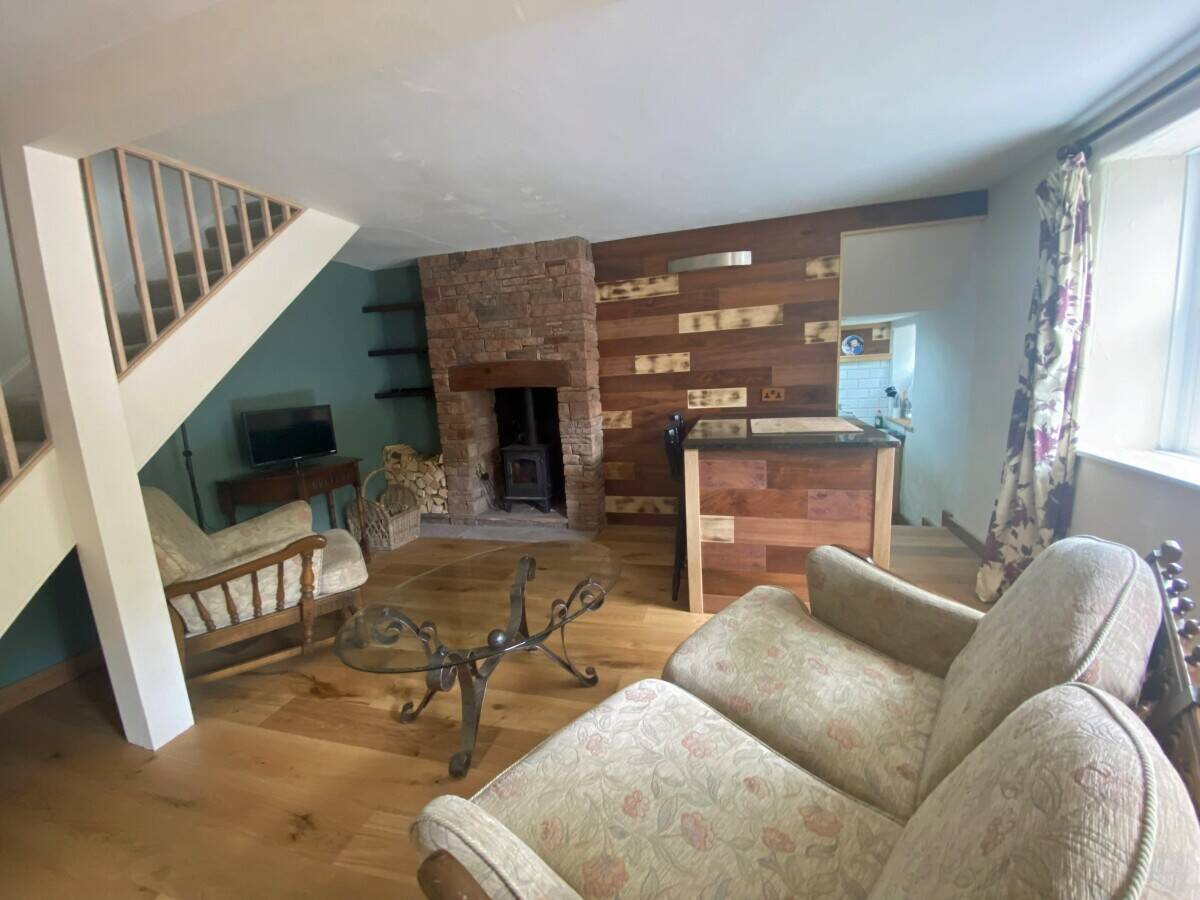 LOWER EDEN VALLEY - TRADITIONAL VILLAGE PUBLIC HOUSE WITH 2 BEDROOM HOLIDAY COTTAGE
