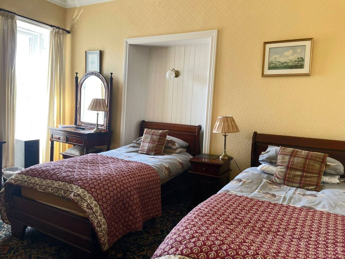 KIRKCUDBRIGHTSHIRE - 12 BEDROOM RIVERSIDE HOTEL & RESTURANT WITH CAMPSITE