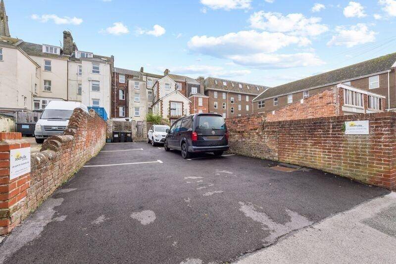 A Rare Freehold Guest House for sale in Weymouth with Car Park! Photo 13