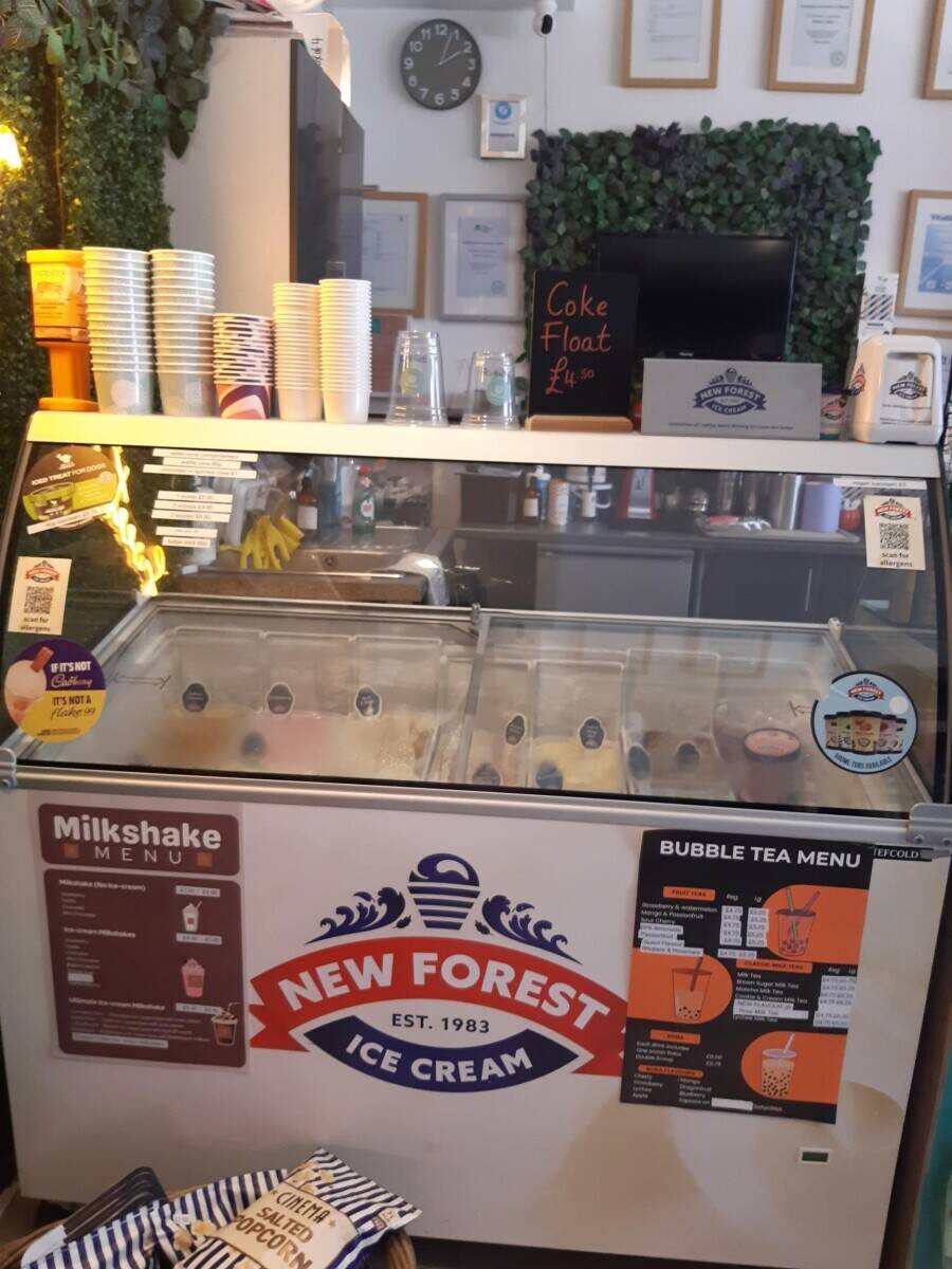 Established Sweet  & Bubble Tea shop in Crowthorne High St - Berkshire