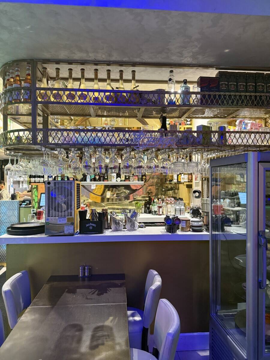 Mediterranean restaurant and shisha lounge for sale in South London Photo 13