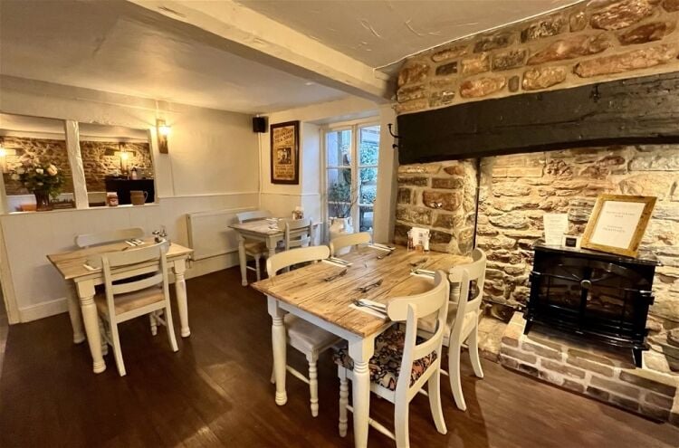 An Historic Somerset Landmark with a Modern Twist For Sale in Bridgwater Photo 13