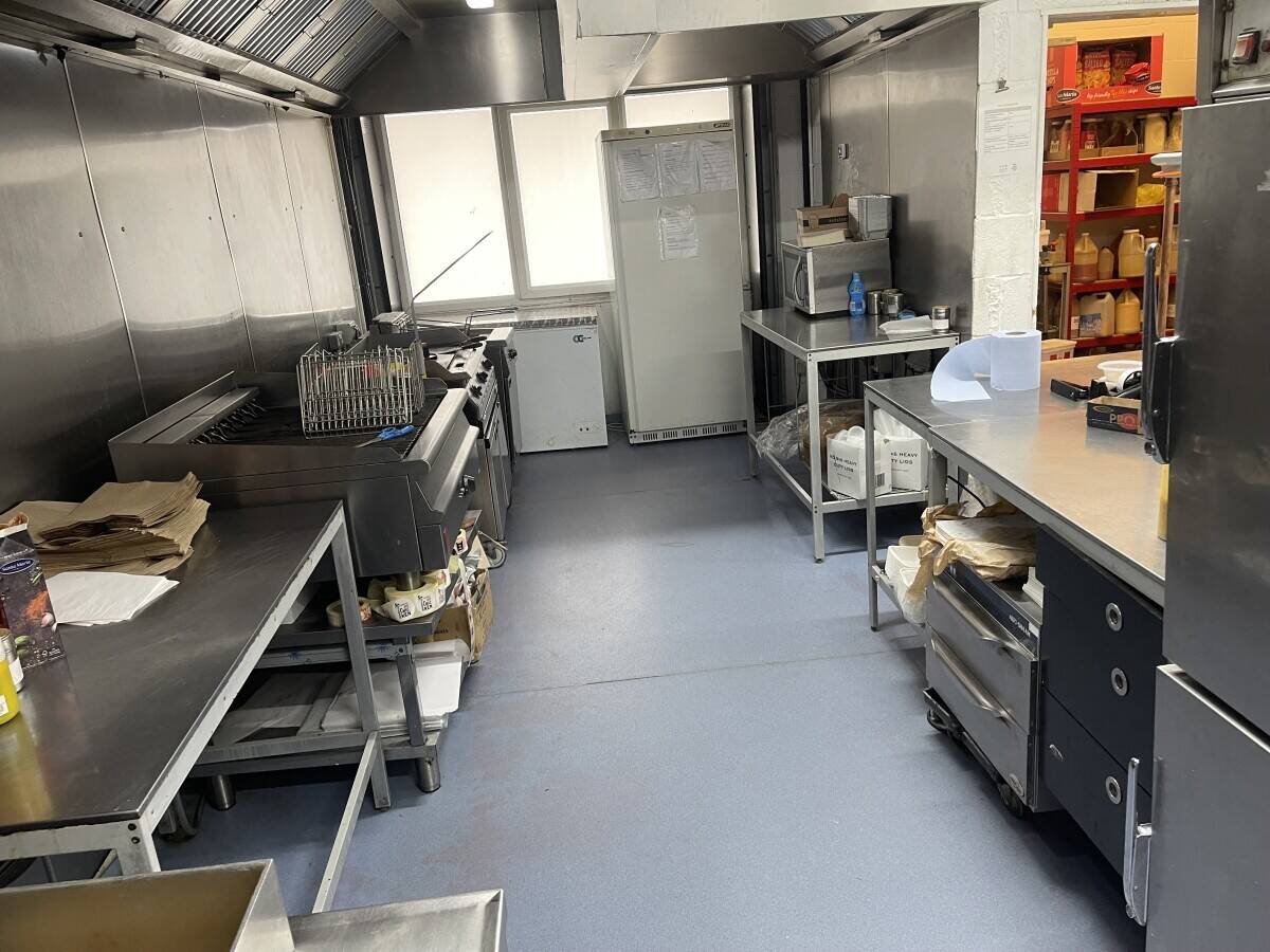 Excellent location dark kitchens for sale - VERY SPACIOUS Photo 13