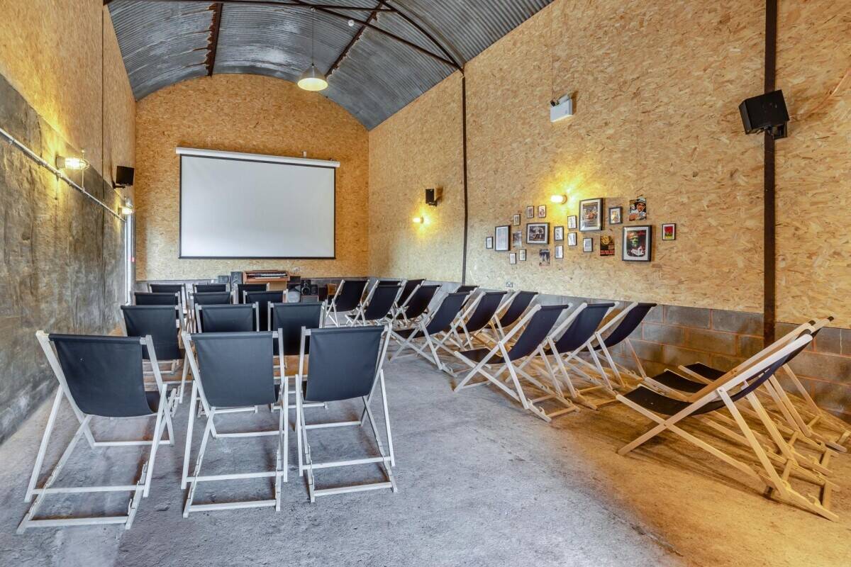 Farm House plus The Retreat -  Thriving Guest Business that sleeps 16