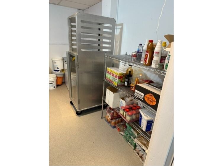 Street Food-Inspired Takeaway with Top Ratings – Turnkey Business by the Sea Photo 13