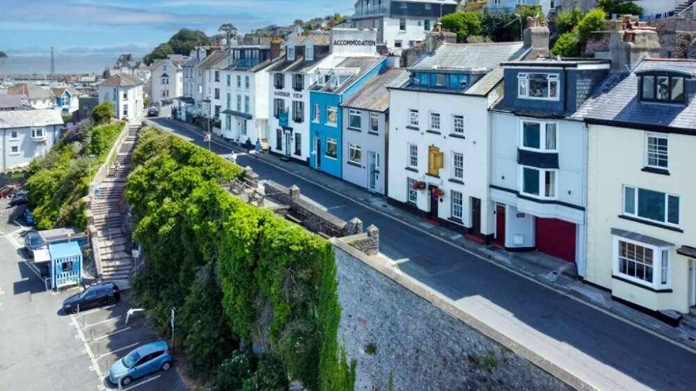 A Beautifully Presented 5 Bedroom 'Wow Factor' Guest House with Exceptional Forward Bookings