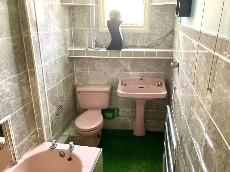 VERSATILE MIXED EMPTY COMMERCIAL PREMISES with LARGE 3 BEDROOM MAISONETTE Photo 13
