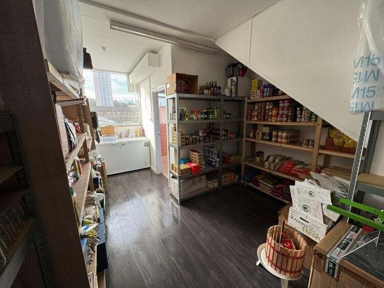 Long Established Fruit & Veg Shop in Castlemilk Photo 13