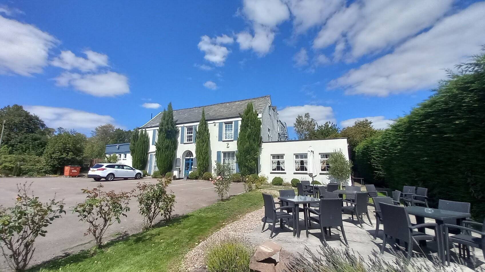 HEREFORDSHIRE - STRATEGICALLY LOCATED HOTEL