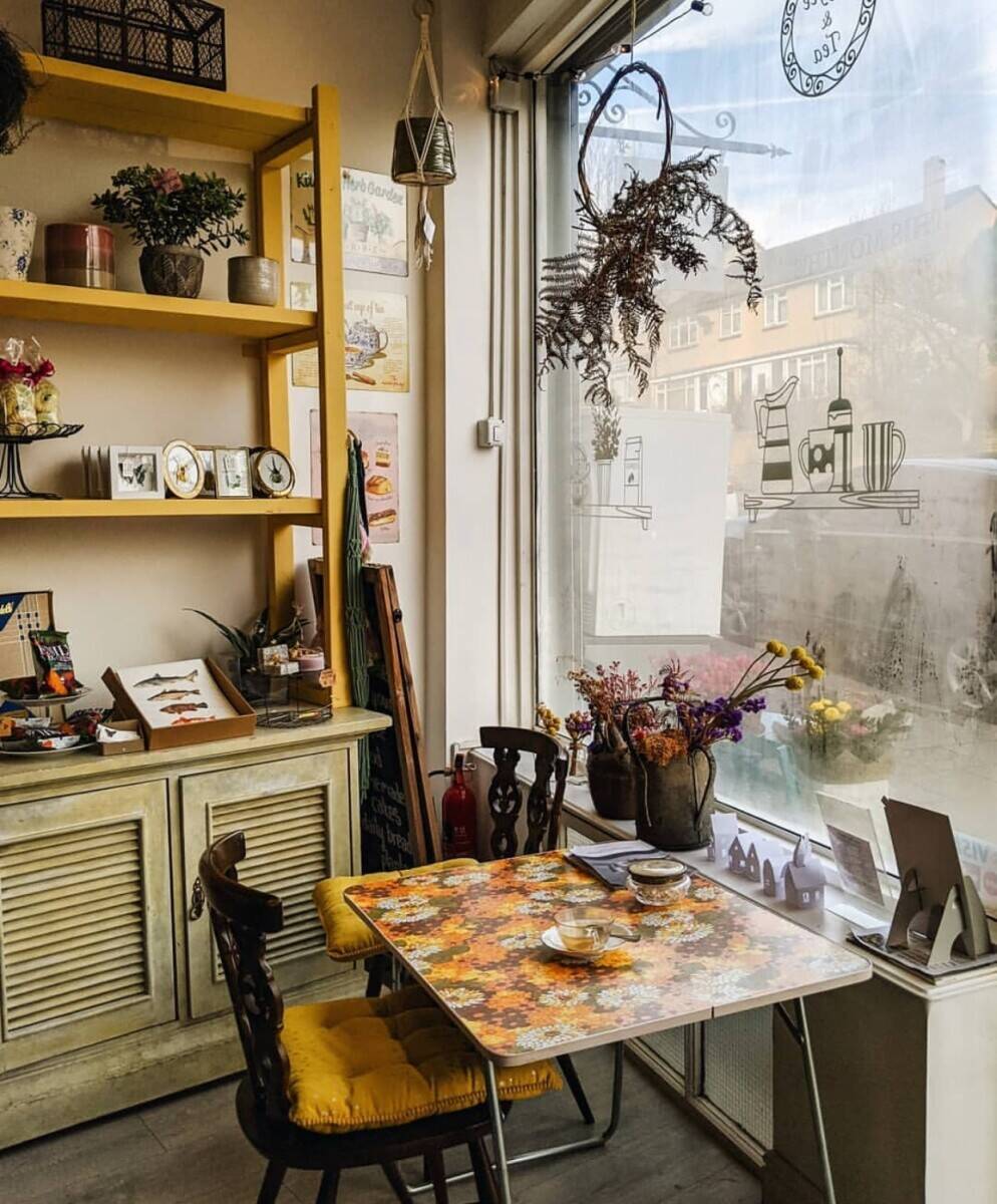 Vintage vibes caf&eacute; and cakes for sale Photo 13