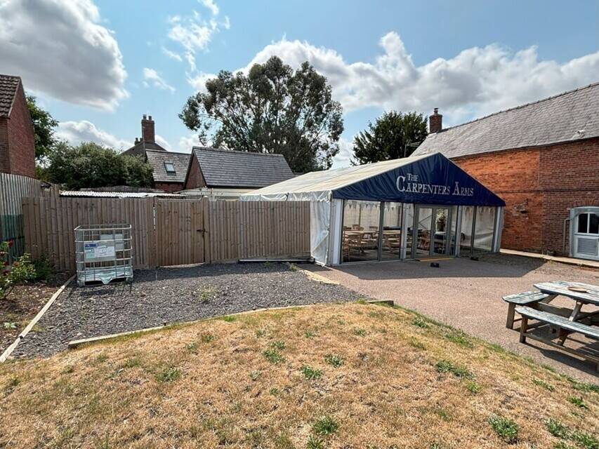 NORTHAMPTONSHIRE - VILLAGE PUB CLOSE TO THE OXFORDSHIRE AND WARWICKSHIRE BORDERS
