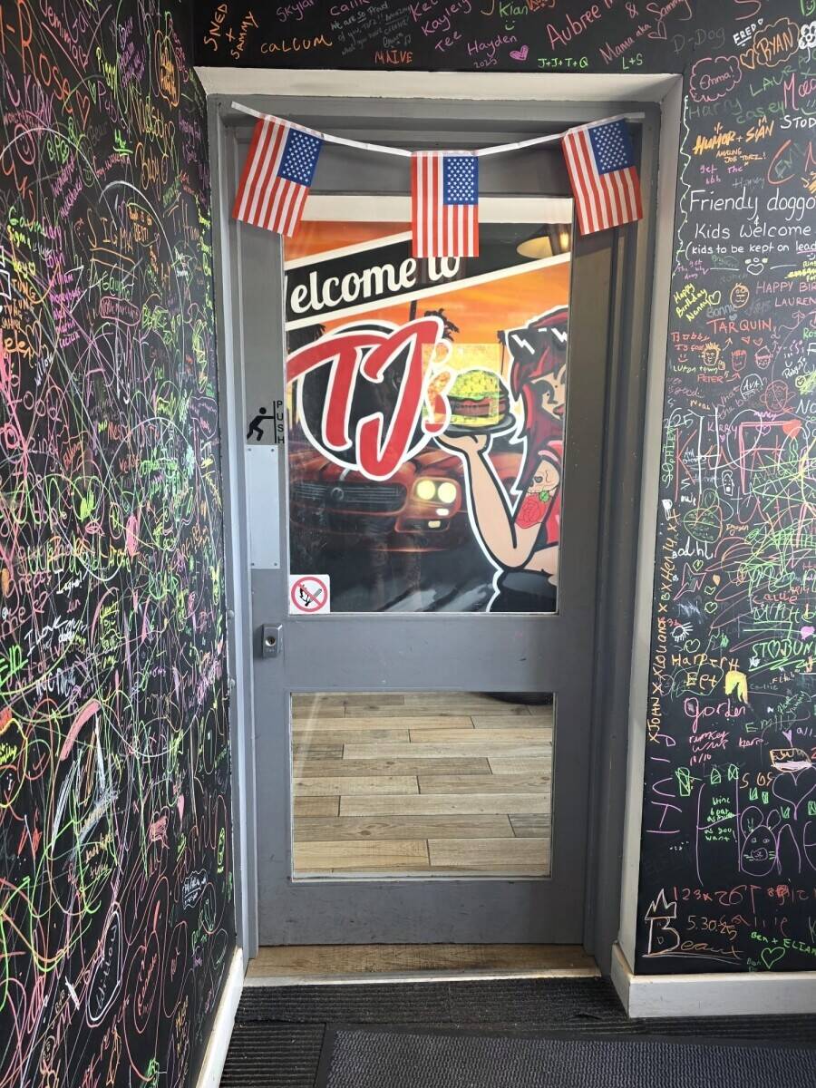 Modern American Diner on prime main road location