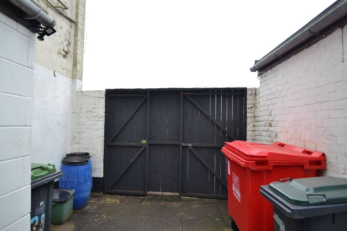 Fish and Chip Shop with On-Site Accommodation Photo 13