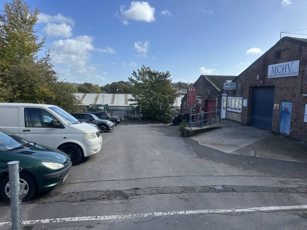 CAR BODYSHOP & PAINT SHOP IN DORCHESTER