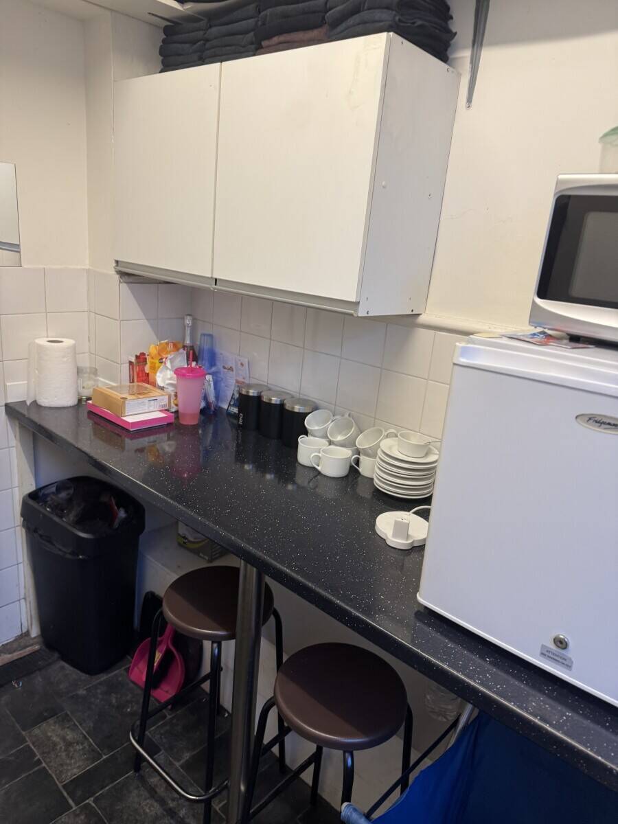 Hairdressing salon in Winchmore Hill w Potential for Alternative Use