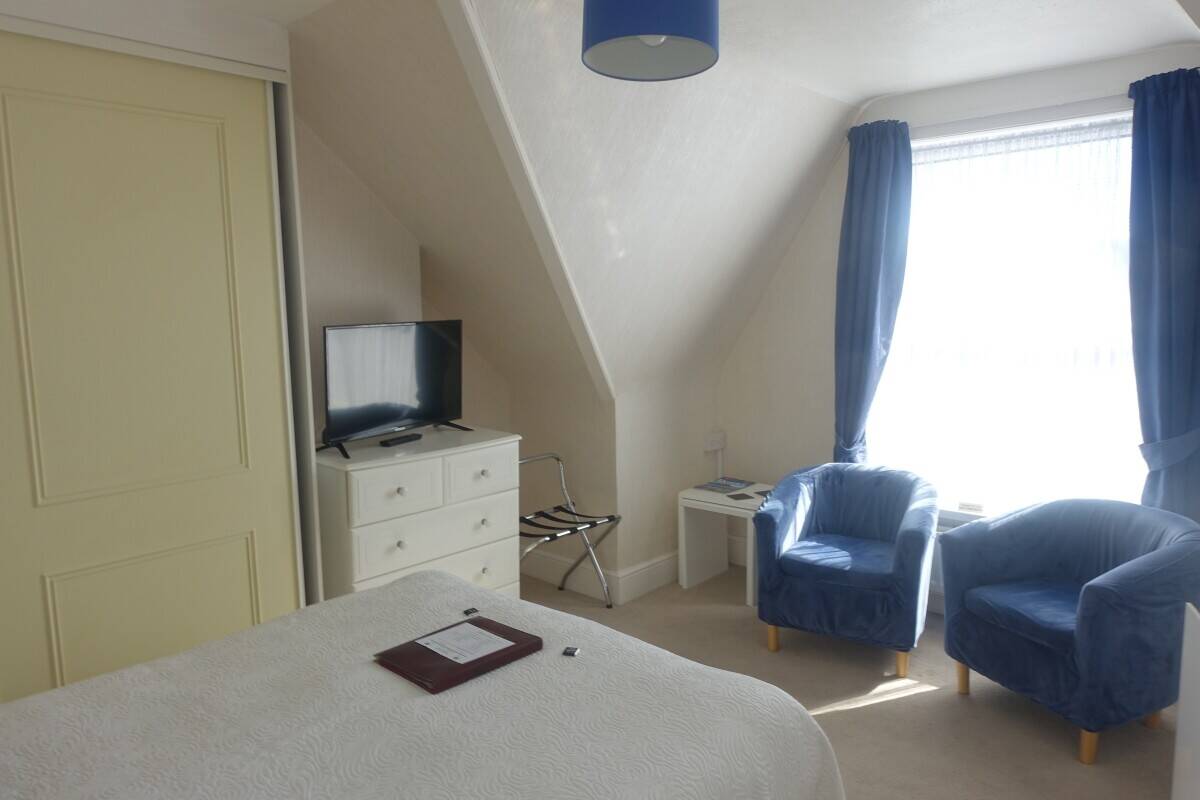 Immaculate Freehold Guest House Convenient Beach in Weymouth Photo 13