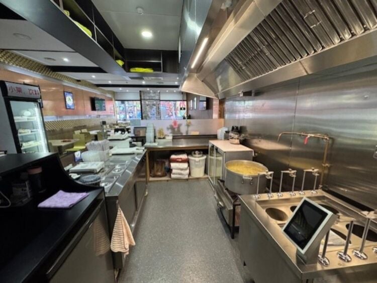 Leasehold Chinese Noodle Restaurant Located In Coventry