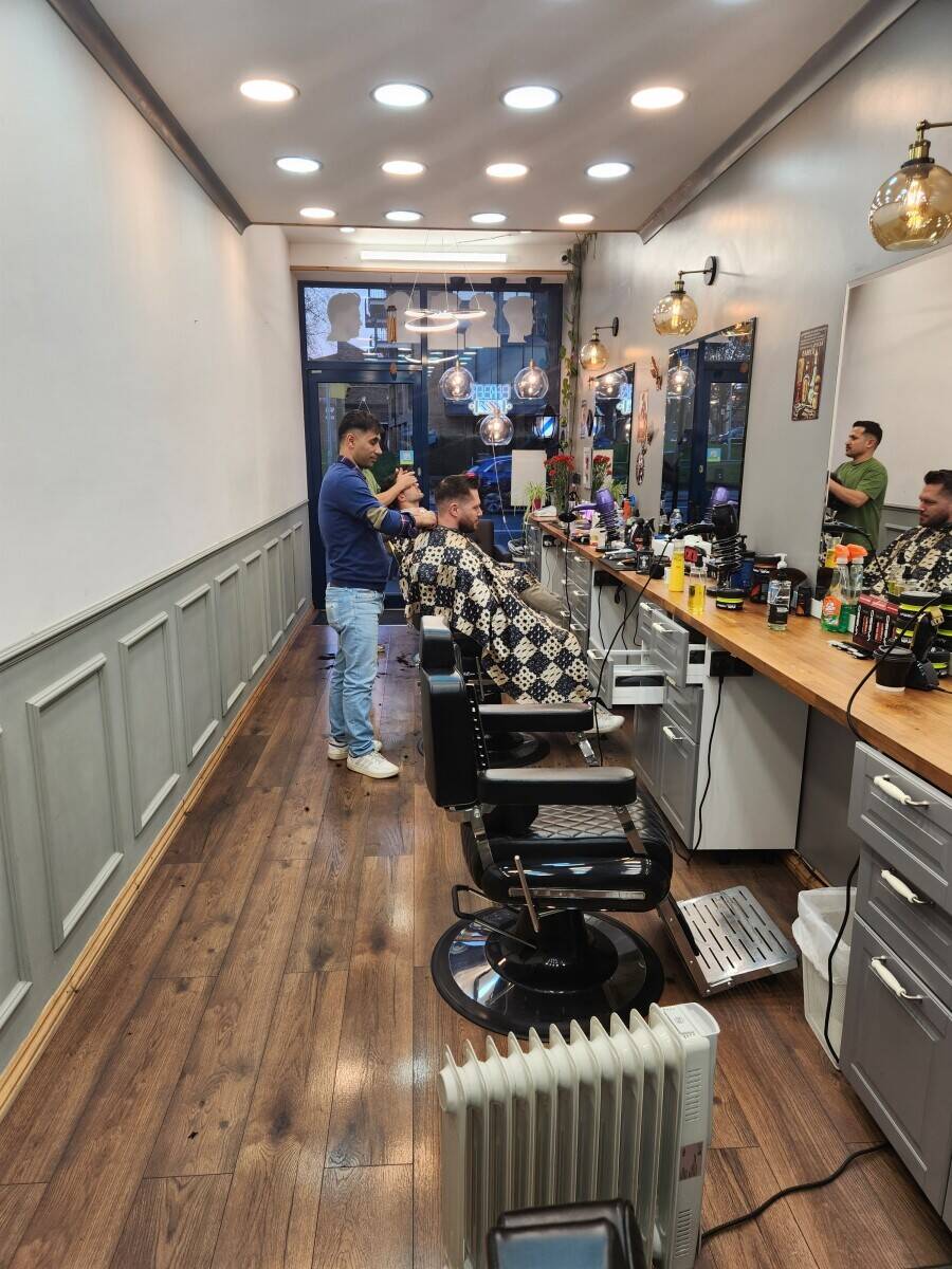 Barber Shop Lease For Sale in Brixton London SW9. Photo 13
