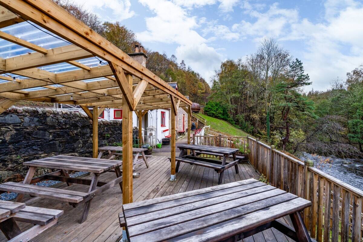 Outstanding Riverside Pub and Self Catering Cottage in the Heart of Malt Whisky Country (ref 1777) Photo 13