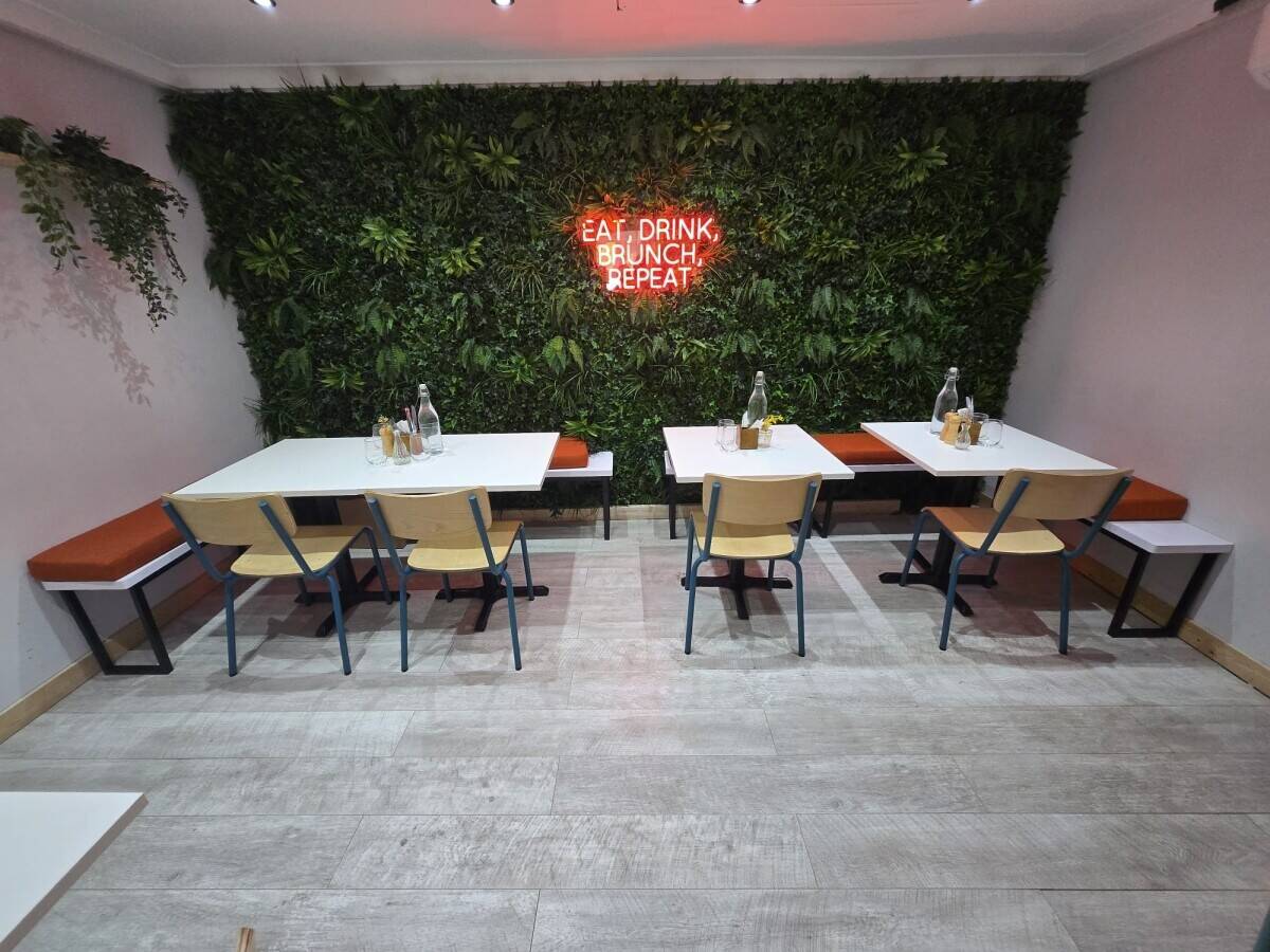Café/Restaurant for Sale in Prime Location