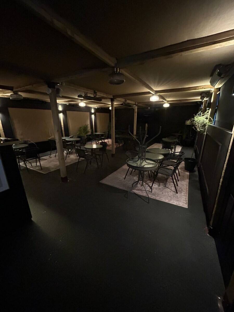 Indo-Chinese restaurant with Shisha lounge for sale Photo 13