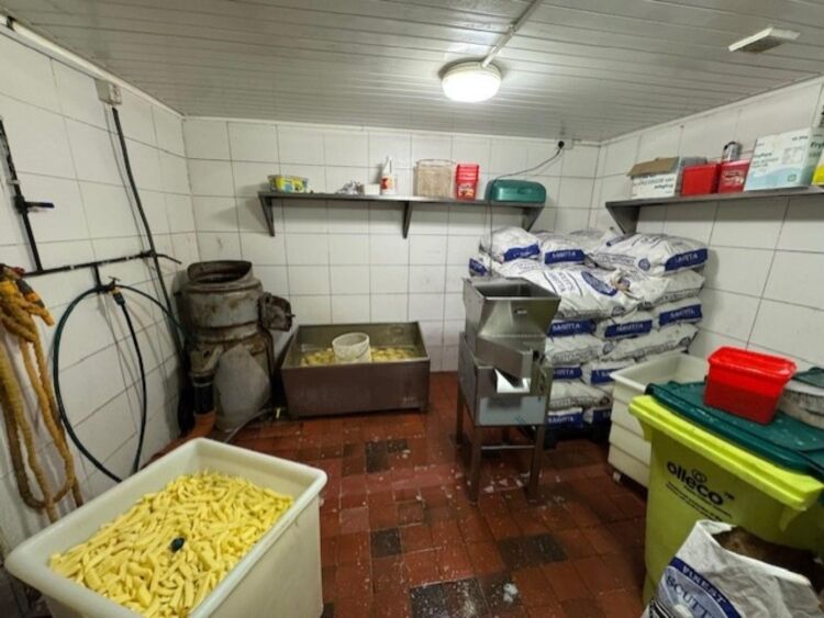 Leasehold Or Freehold Fish & Chip Takeaway Located In Biddulph, Stoke-on-Trent Photo 13