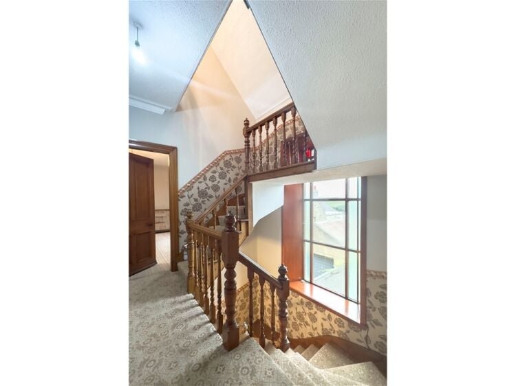 The Golden Fry and 4 Bed House Photo 13