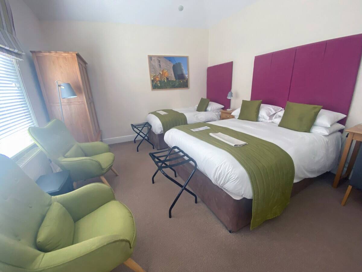 CEIRIOG VALLEY - STUNNING 18 BEDROOM COUNTRY HOTEL IN AN AREA OF OUTSTANDING NATURAL BEAUTY