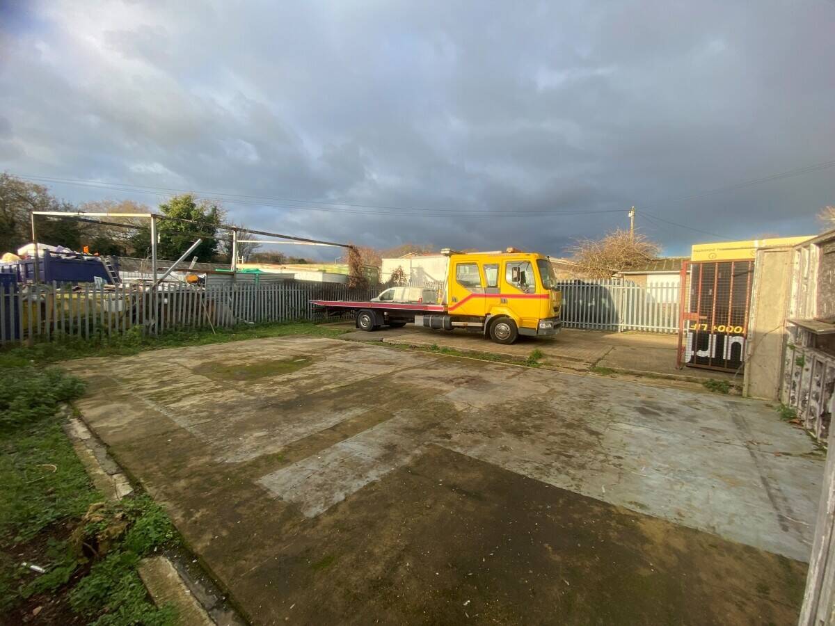 MECHANICS, WORKSHOP & RECOVERY BUSINESS WITH POTENTIAL MOT STATION - WITHAM, ESSEX