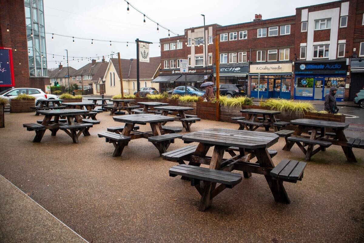 WEST WICKHAM, LONDON - SIZEABLE HIGH STREET PUB AND EATERY