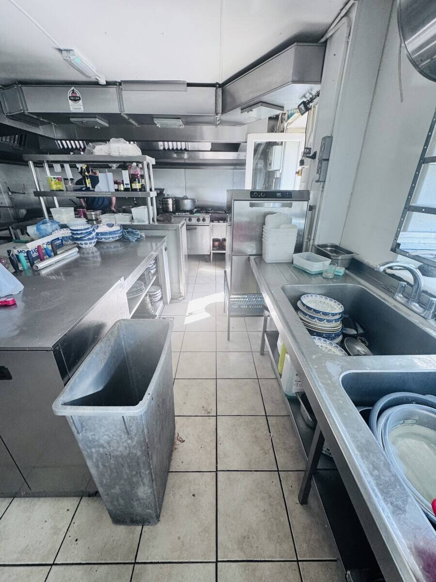 Charming Restaurant for Sale: Prime Location in Cambridge , Just Walk Distance From Cambridge Train Station Photo 13