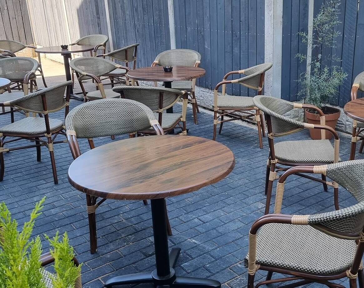 DERBYSHIRE - WET-LED RESIDENTIAL PUB WITH THREE LETTING BEDROOMS
