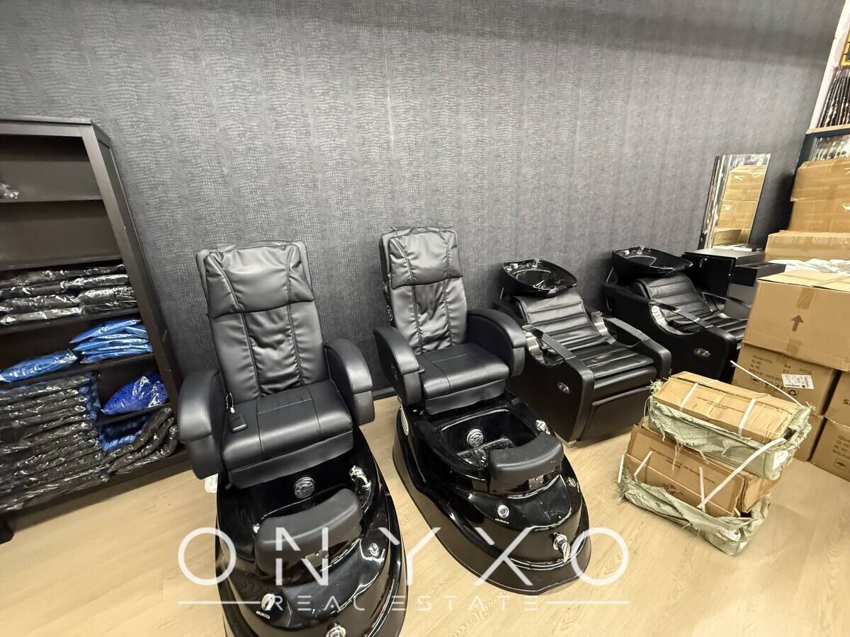 Retail Unit suitable for variety of uses in Reading Photo 11
