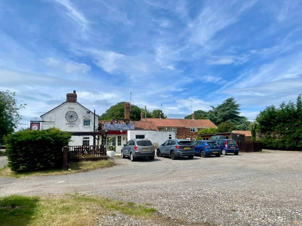 LINCOLNSHIRE - PUB AND RESTAURANT WITH SEPARATE DETACHED HOLIDAY LET