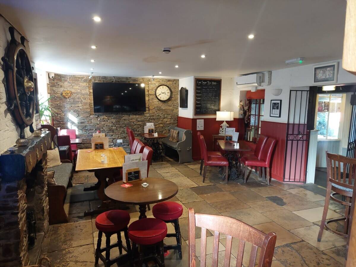 Profitable High Turnover Character Cornish Inn With 6 Letting Rooms & A 2 Bedroom Cottage