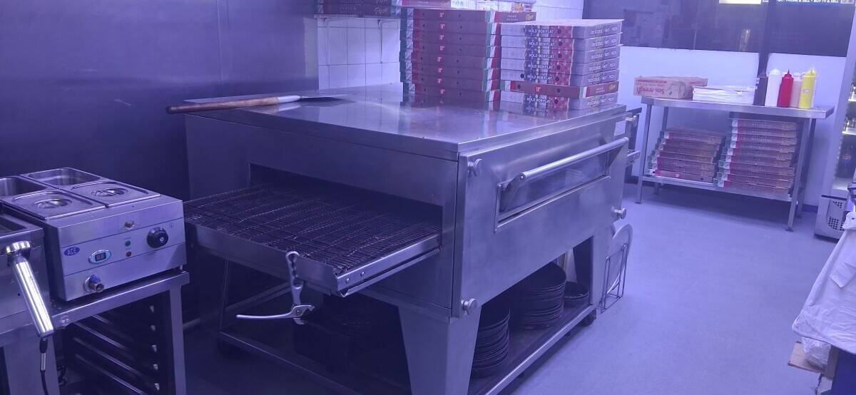 Takeaway For sale In Nottingham Prime Location, 4 Bed accommodation included.