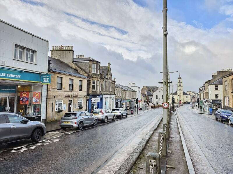 Pub & restaurant, with prime High Street trading location,  in the same family since 1980.
