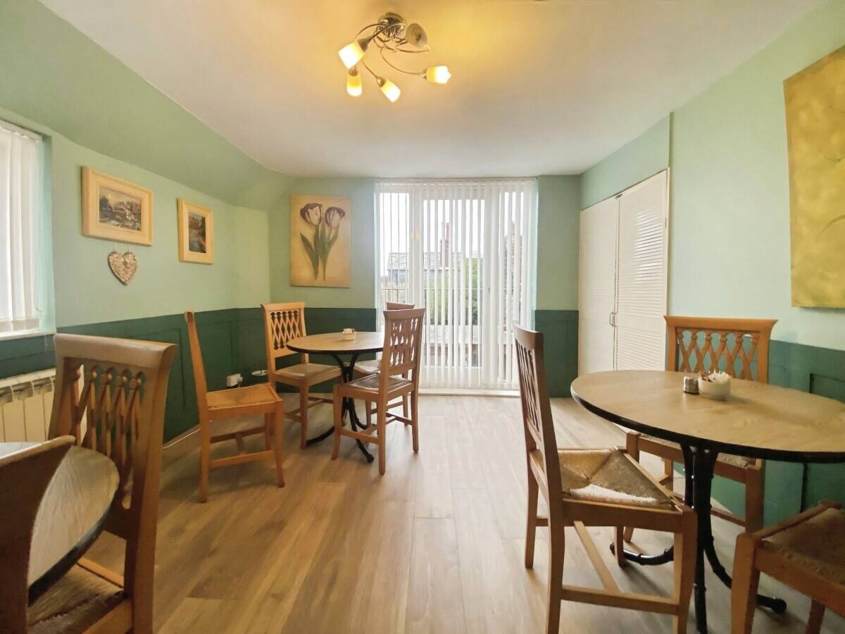 Café business For Sale – Indoor & Outdoor Seating – Low Rent – Alresford, Hampshire Photo 13