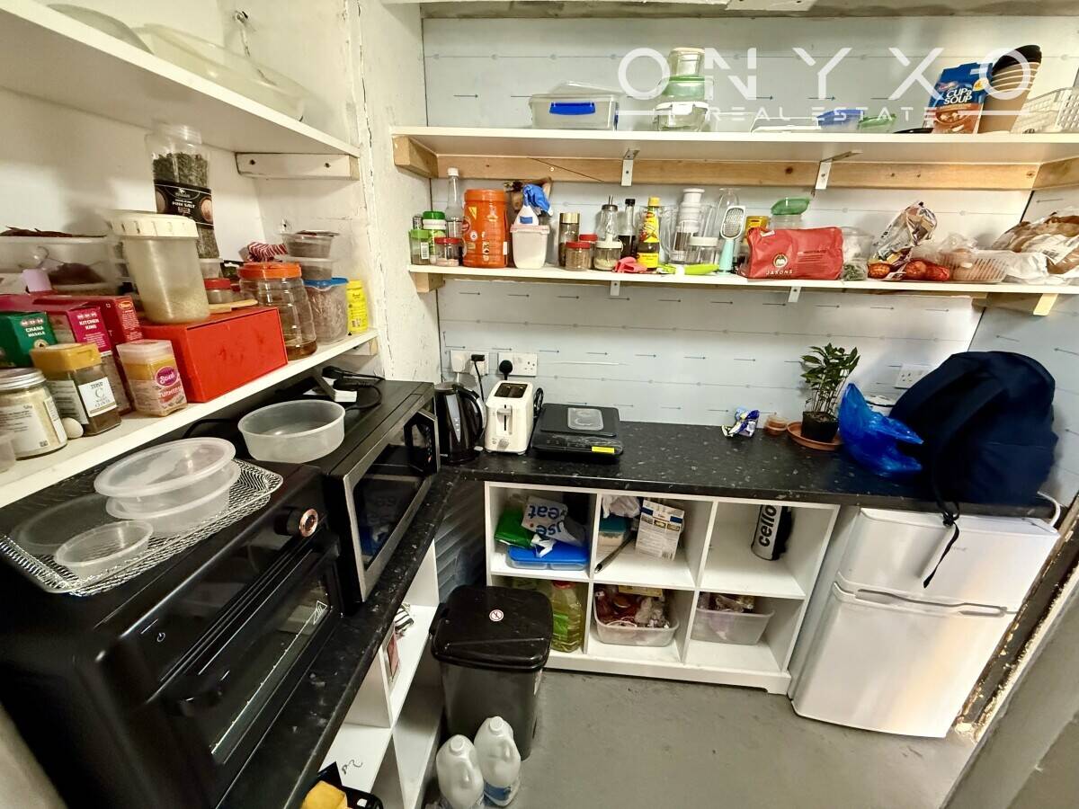DIY and Hardware Business with Large Basement for Sale near Kingston Upon Thames Photo 13
