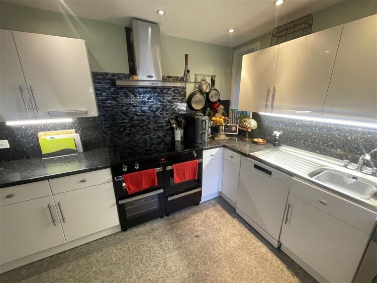 Immaculate Victorian Boutique Guesthouse set on the English Riveria For Sale in Torquay