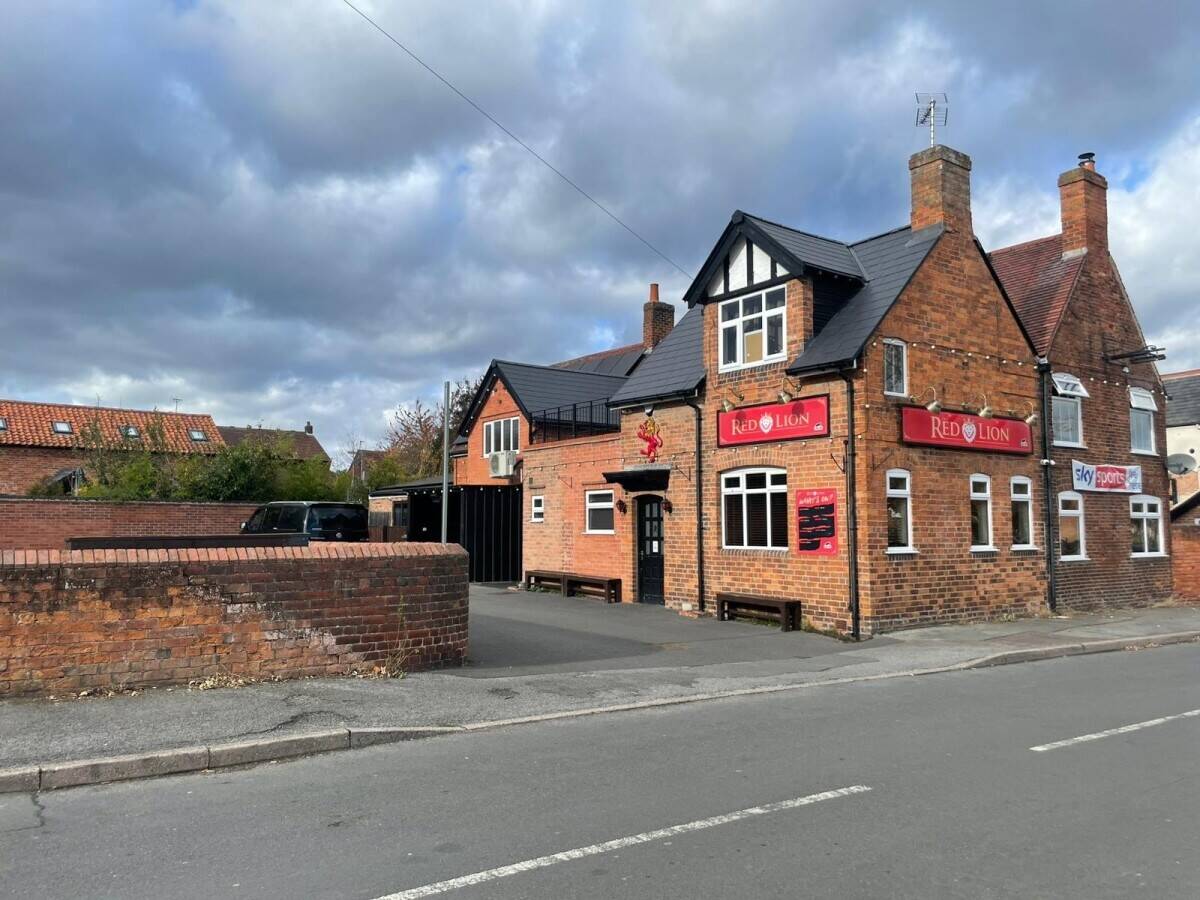 NOTTINGHAMSHIRE - FOUR BEDROOM, 100% WET-LED FREEHOUSE WITH CAR PARK Photo 13