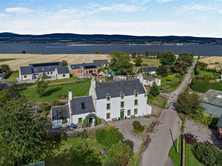 Ferry House including Ferry Cottage & Grounds Photo 13