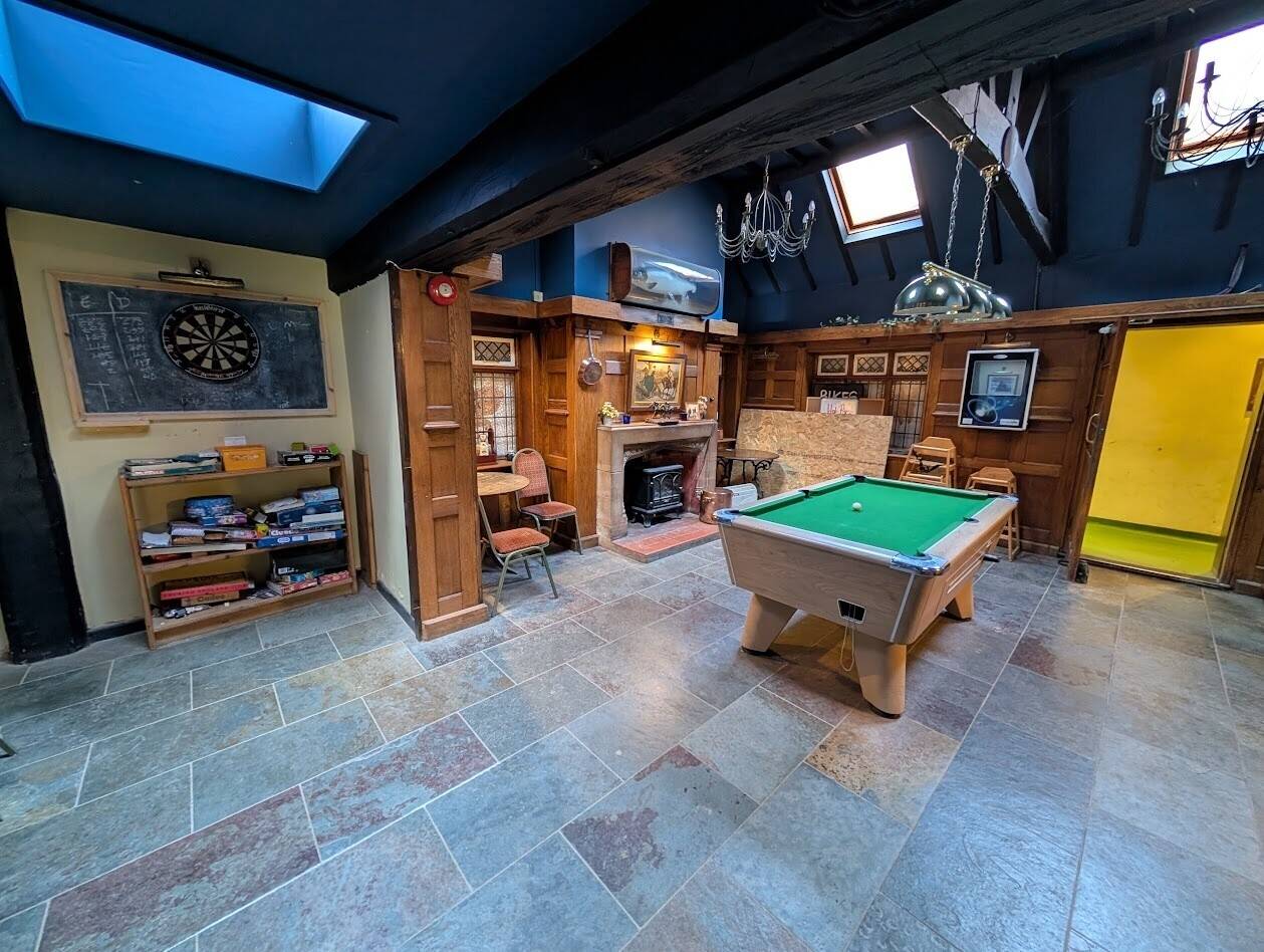 WORCESTERSHIRE/HEREFORDSHIRE BORDER - RIVERSIDE INN SET IN 2.7 ACRES