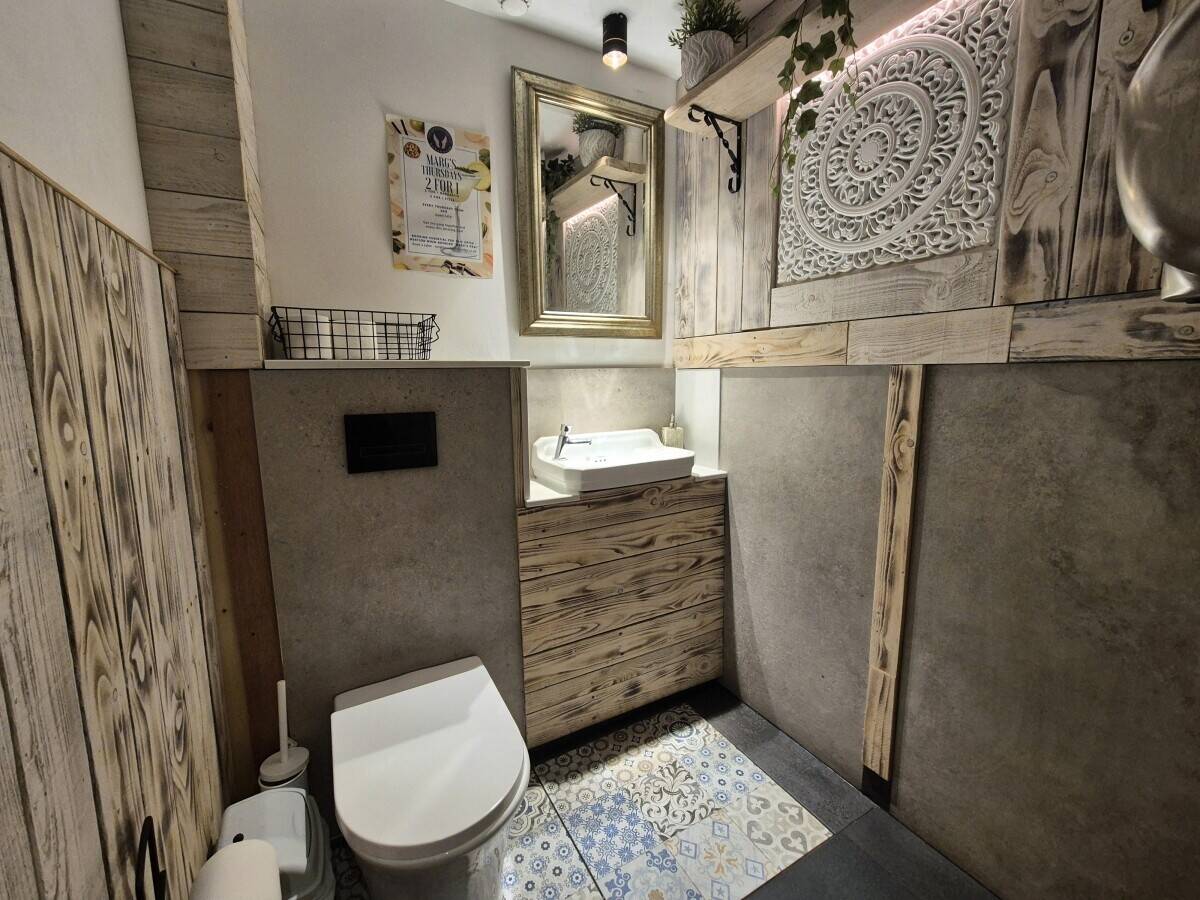 CHESHIRE - STYLISH RESTAURANT AND BAR IN THE HEART OF CHESTER CITY CENTRE