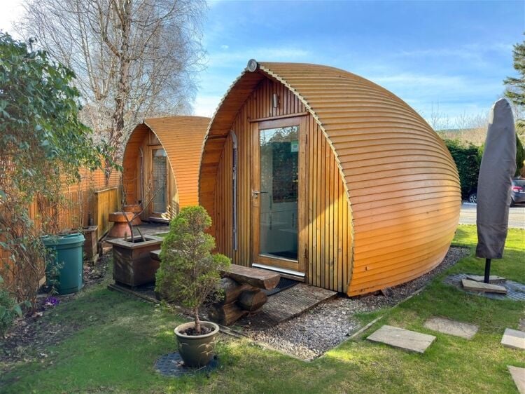 Eriskay Guest House & Glamping Pods