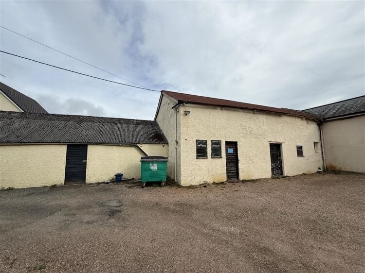 Versatile property offering a ready-made B&B / restaurant trade For Sale in Crediton
