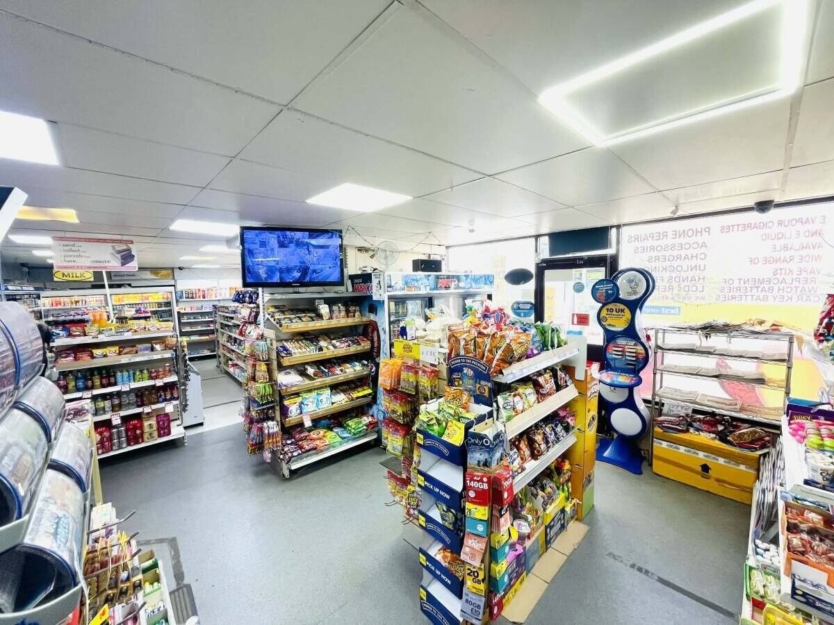 Off-license shop to sale Photo 13