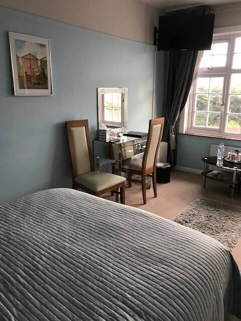 4-STAR BED & BREAKFAST / GUEST HOUSE - FOR SALE - BOGNOR REGIS WEST SUSSEX
