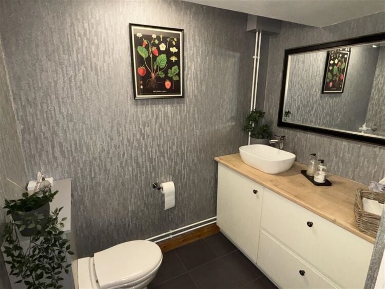 Hotels For Sale in Scarborough Photo 13